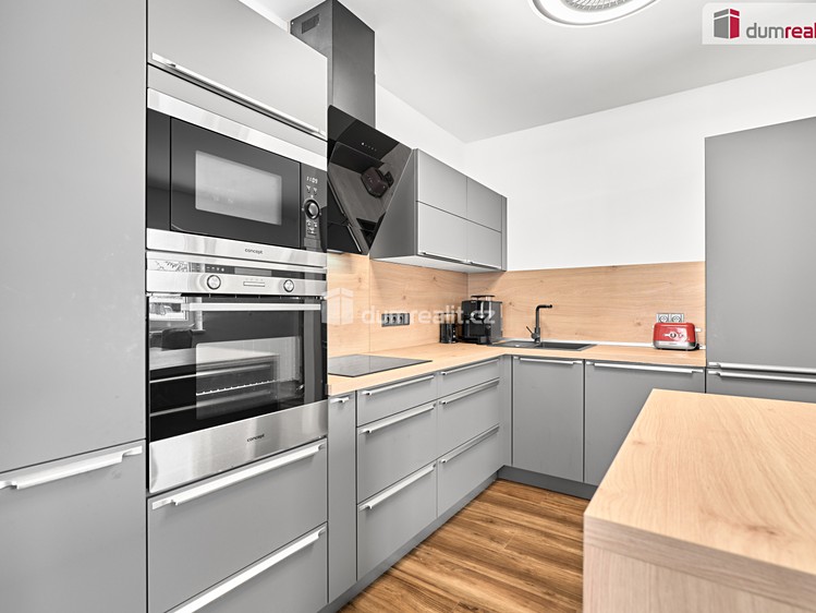 Prodej rodinného domu 189 m², pozemek 1 018 m² - foto 4
