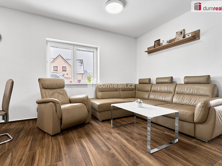 Prodej rodinného domu 189 m², pozemek 1 018 m² - foto 7