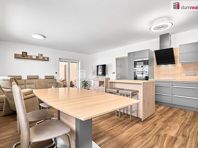 Prodej rodinného domu 189 m², pozemek 1 018 m² - foto 5