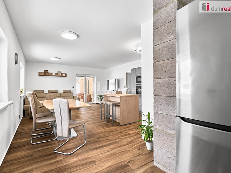 Prodej rodinného domu 189 m², pozemek 1 018 m² - foto 8