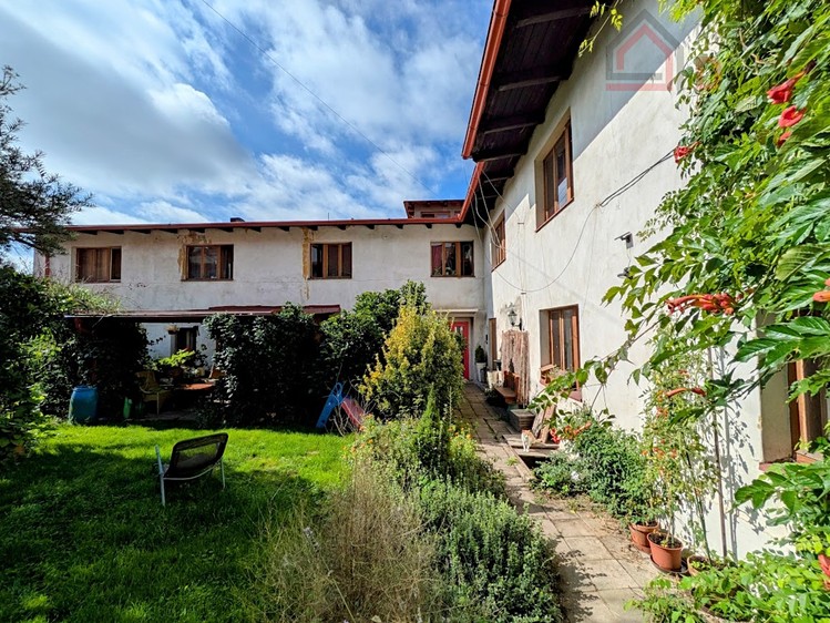 Prodej rodinného domu 600 m², pozemek 931 m² - foto 1
