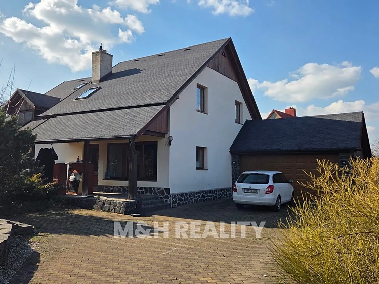 Prodej rodinného domu 218 m², pozemek 1 129 m² - foto 4