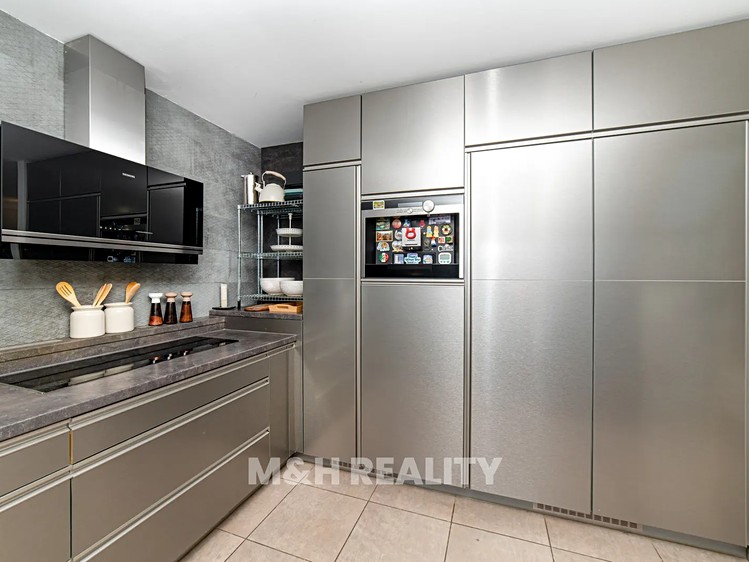 Prodej rodinného domu 218 m², pozemek 1 129 m² - foto 8