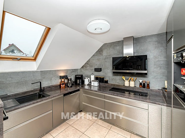Prodej rodinného domu 218 m², pozemek 1 129 m² - foto 7