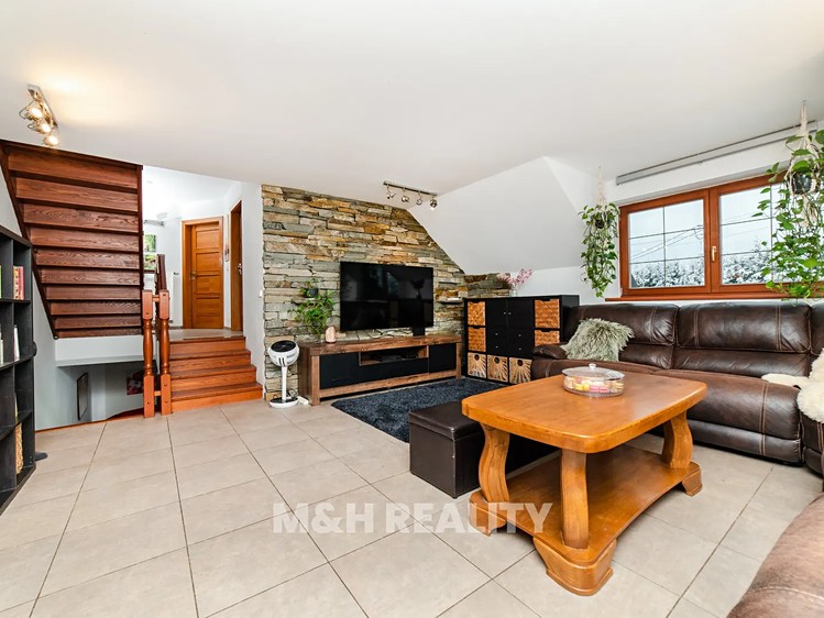 Prodej rodinného domu 218 m², pozemek 1 129 m² - foto 6