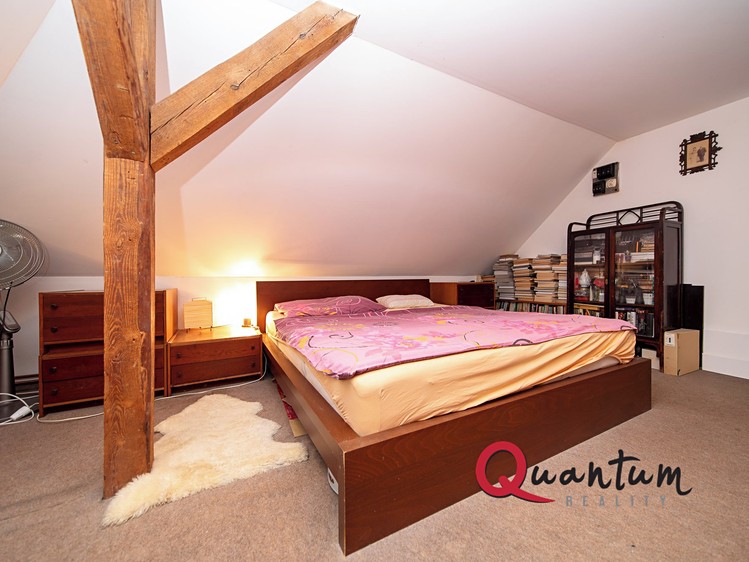 Prodej rodinného domu 210 m², pozemek 896 m² - foto 6