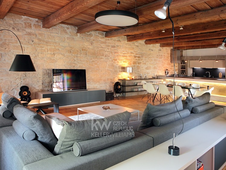 Prodej rodinného domu 310 m², pozemek 2 002 m² - foto 4