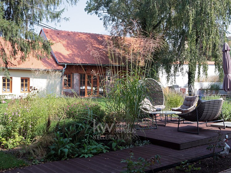 Prodej rodinného domu 310 m², pozemek 2 002 m² - foto 3
