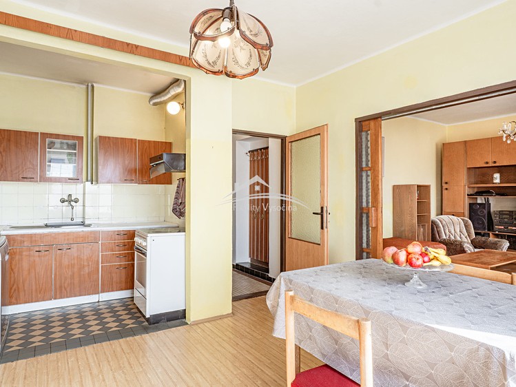 Prodej rodinného domu 160 m², pozemek 855 m² - foto 2