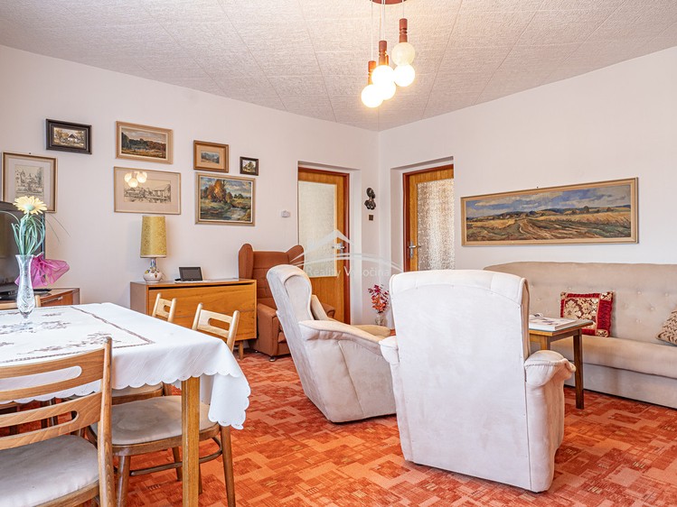 Prodej rodinného domu 330 m², pozemek 612 m² - foto 3
