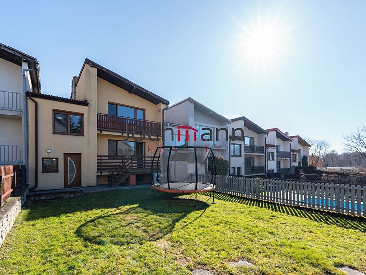 Prodej rodinného domu 226 m², pozemek 249 m² - foto 2