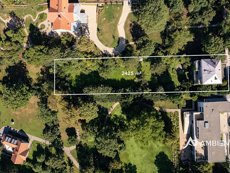 Prodej  vily 597 m², pozemek 2 425 m² - foto 8