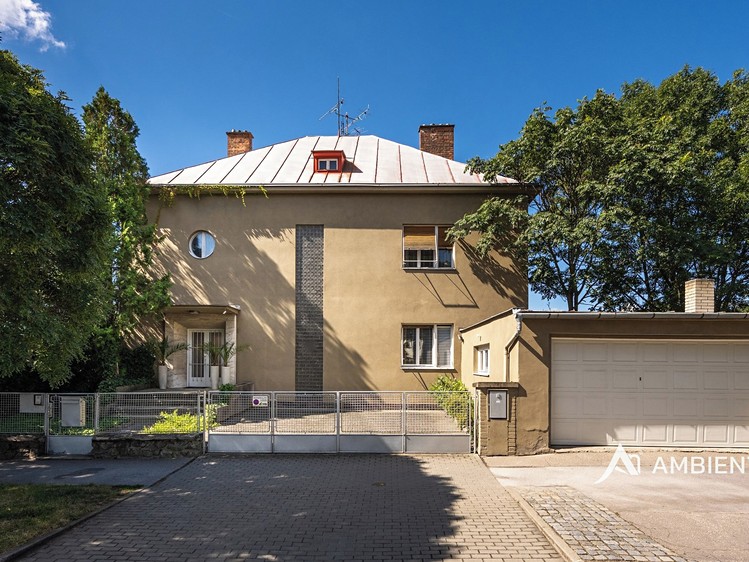 Prodej  vily 597 m², pozemek 2 425 m² - foto 6