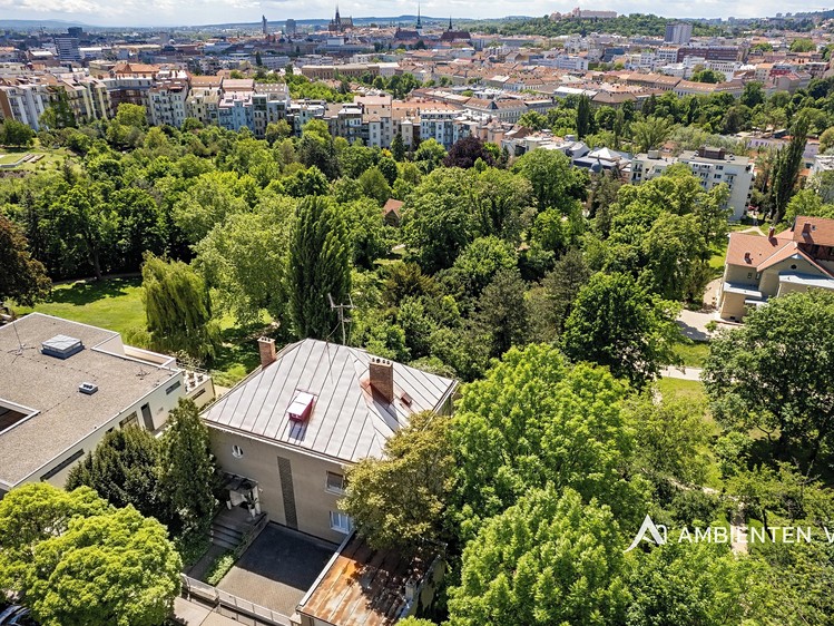 Prodej  vily 597 m², pozemek 2 425 m² - foto 7