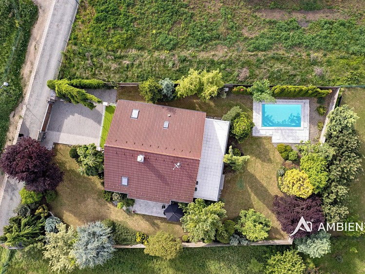 Prodej  rodinného domu 271 m², pozemek 975 m² - foto 3