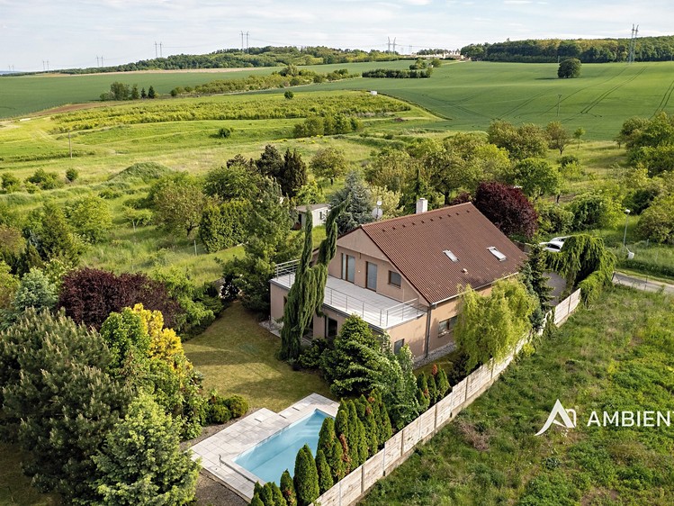 Prodej  rodinného domu 271 m², pozemek 975 m² - foto 8