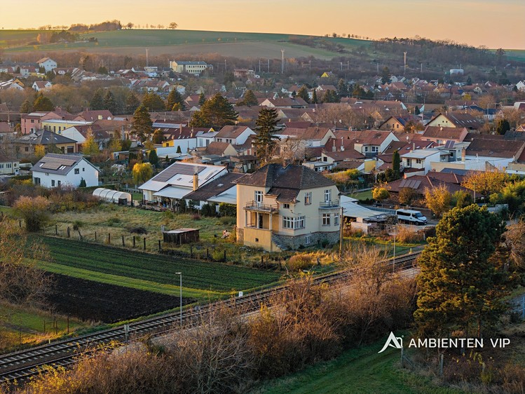 Prodej vily 305 m², pozemek 2 142 m² - foto 5