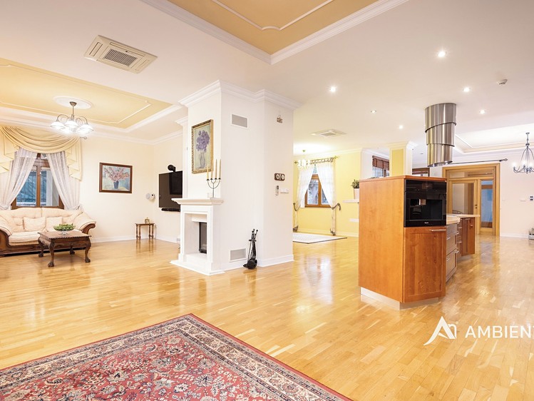 Prodej  vily 754 m², pozemek 1 323 m² - foto 8
