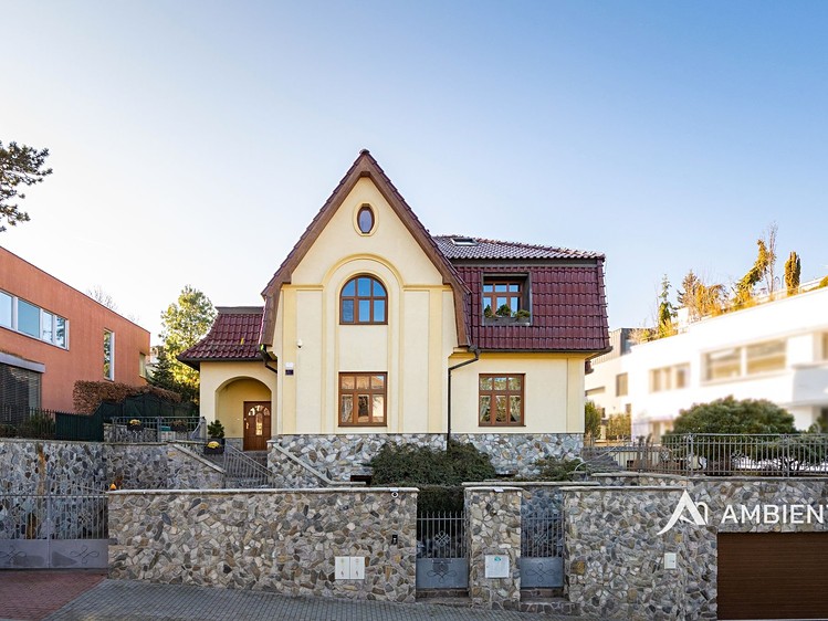 Prodej  vily 754 m², pozemek 1 323 m² - foto 5