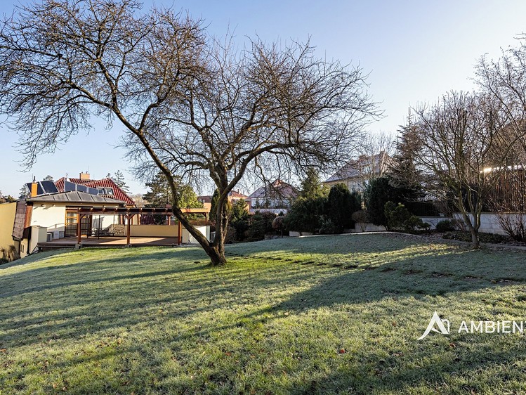 Prodej  vily 754 m², pozemek 1 323 m² - foto 6