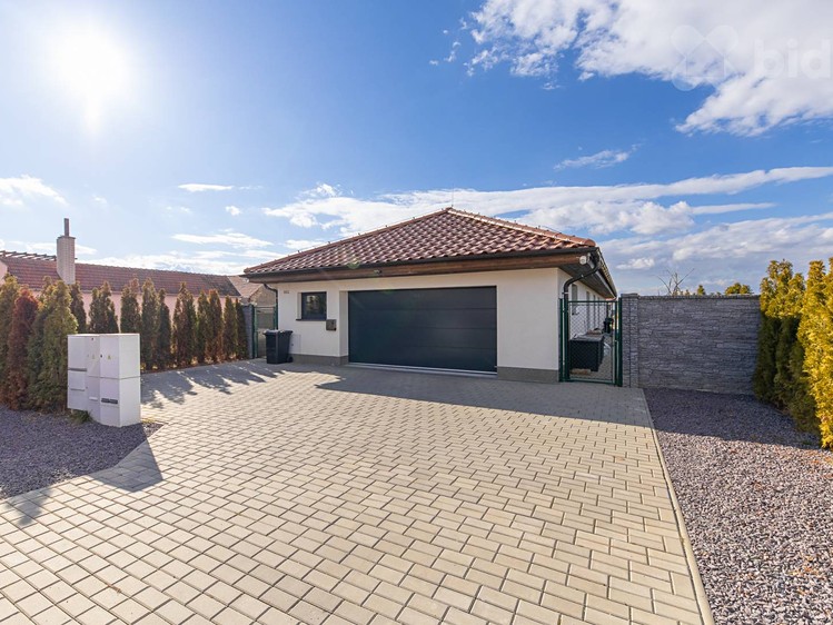Prodej rodinného domu 168 m², pozemek 747 m² - foto 3