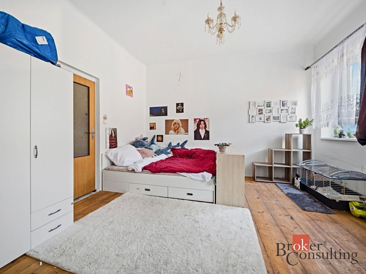 Prodej rodinného domu 367 m², pozemek 341 m² - foto 4