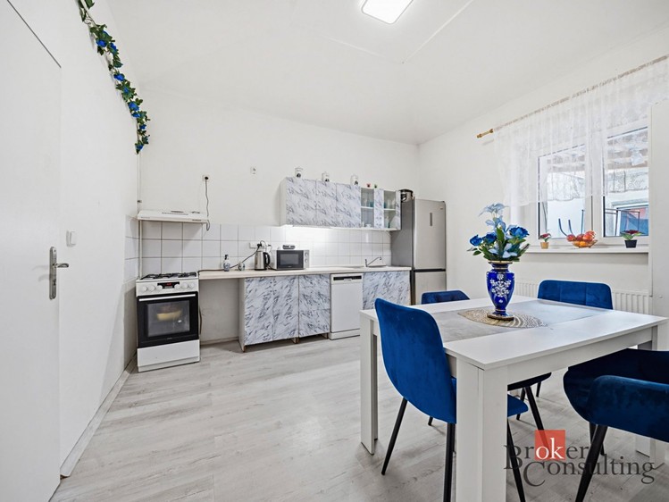 Prodej rodinného domu 367 m², pozemek 341 m² - foto 8