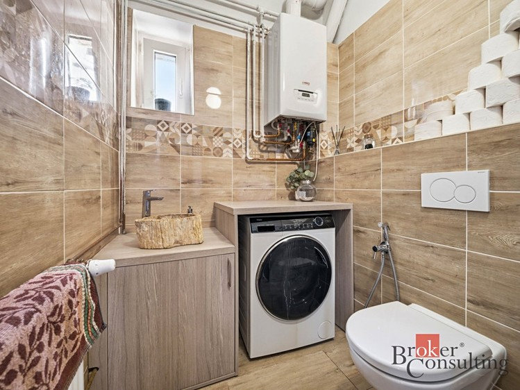 Prodej rodinného domu 367 m², pozemek 341 m² - foto 7