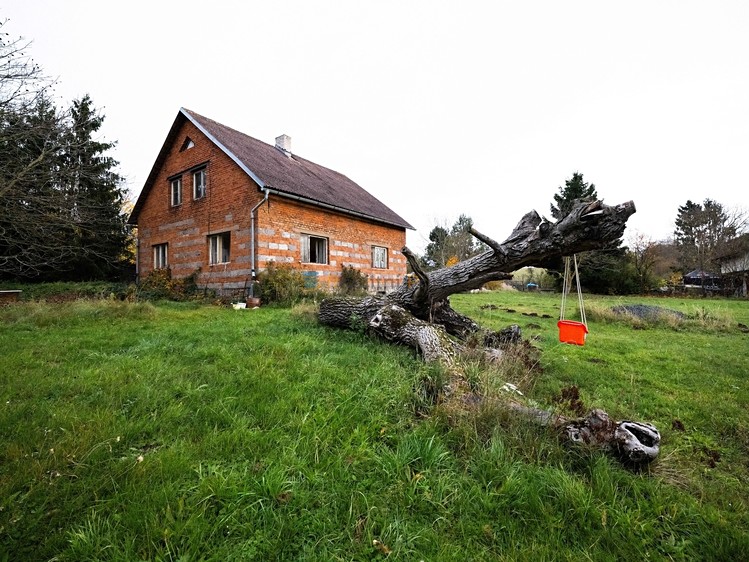 Prodej rodinného domu 90 m², pozemek 3 037 m² - foto 1