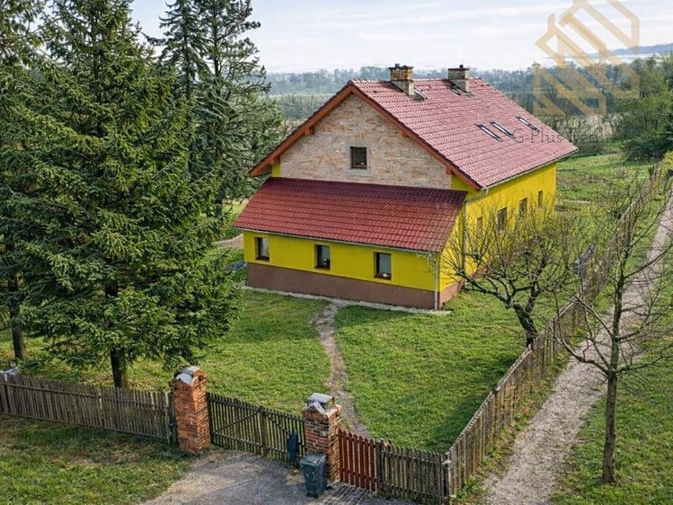 Prodej rodinného domu 240 m², pozemek 2 680 m² - foto 1