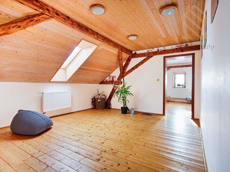 Prodej rodinného domu 240 m², pozemek 2 680 m² - foto 3