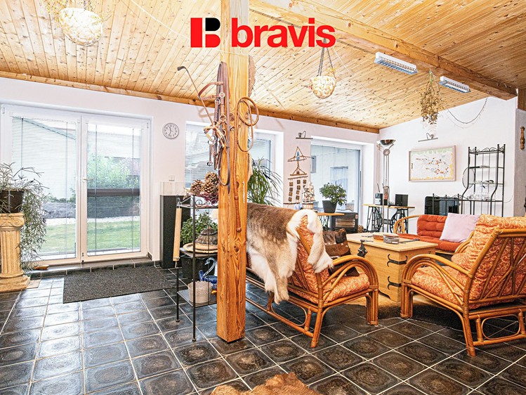 Prodej rodinného domu 294 m², pozemek 1 600 m² - foto 2