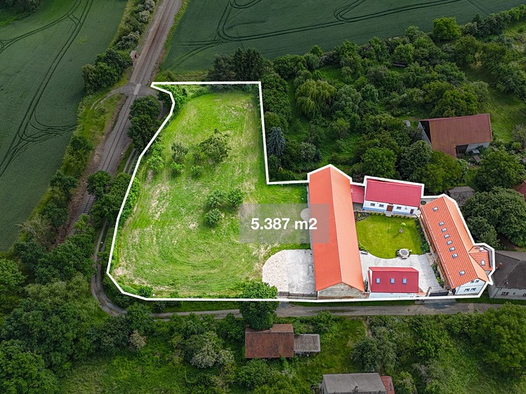Prodej rodinného domu 730 m², pozemek 5 387 m² - foto 2