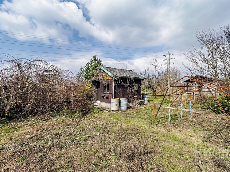 Prodej chaty 8 m², pozemek 392 m² - foto 1
