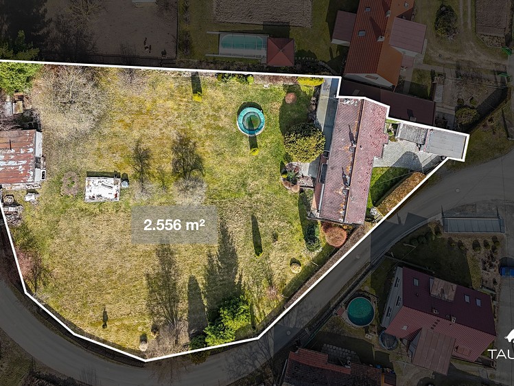 Prodej rodinného domu 289 m², pozemek 2 556 m² - foto 2
