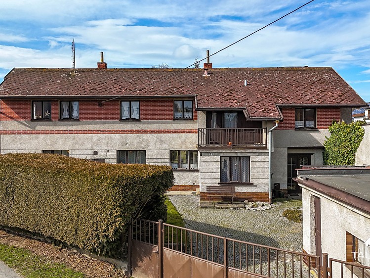 Prodej rodinného domu 289 m², pozemek 2 556 m² - foto 1