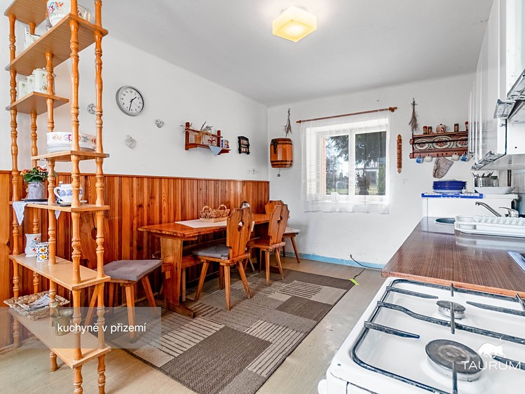 Prodej rodinného domu 289 m², pozemek 2 556 m² - foto 5