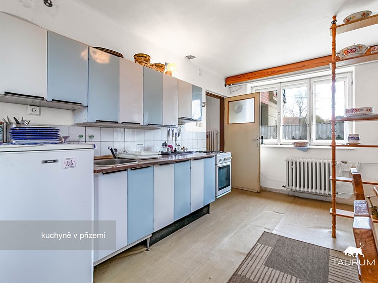 Prodej rodinného domu 289 m², pozemek 2 556 m² - foto 6