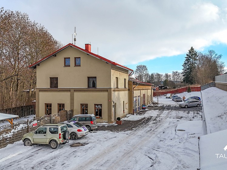 Prodej rodinného domu 591 m², pozemek 5 421 m² - foto 1