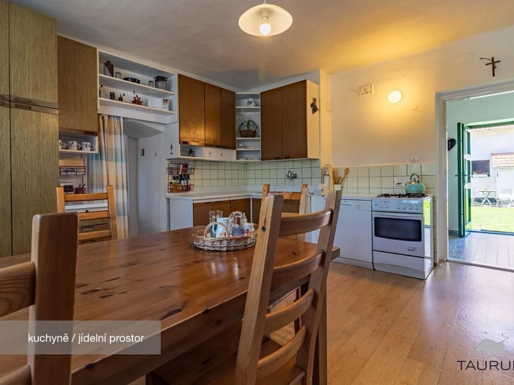 Prodej vícegeneračního domu 280 m², pozemek 2 260 m² - foto 6