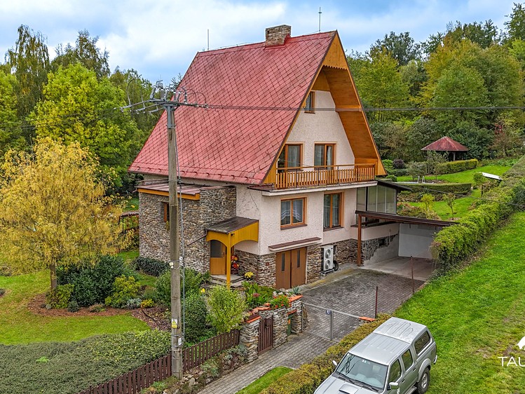 Prodej rodinného domu 342 m², pozemek 1 300 m² - foto 1