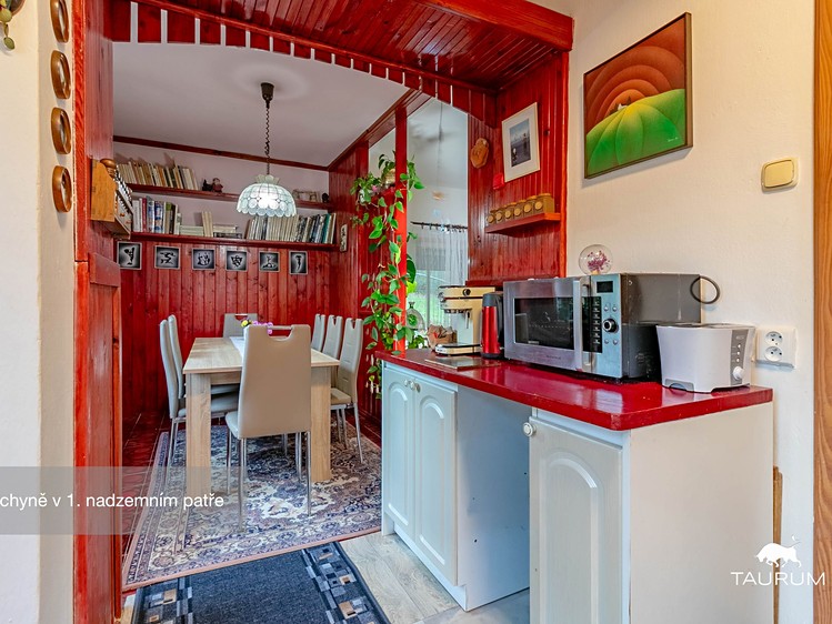 Prodej rodinného domu 342 m², pozemek 1 300 m² - foto 7