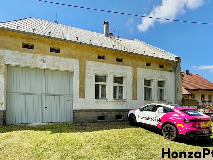 Prodej rodinného domu 403 m², pozemek 753 m² - foto 1