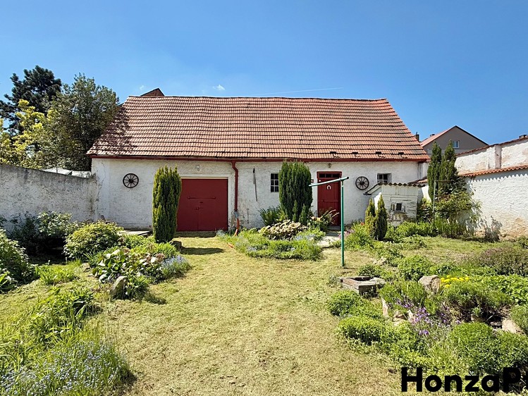 Prodej rodinného domu 403 m², pozemek 753 m² - foto 2