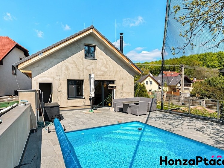 Prodej rodinného domu 159 m², pozemek 1 055 m² - foto 1