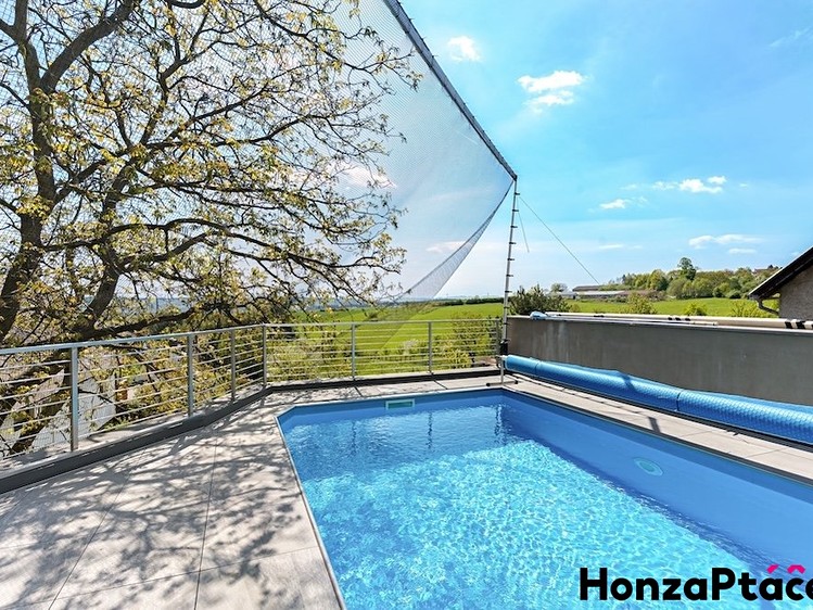 Prodej rodinného domu 159 m², pozemek 1 055 m² - foto 2