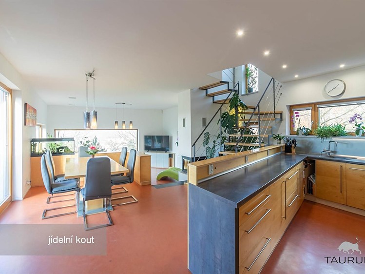 Prodej  rodinného domu 176 m², pozemek 1 271 m² - foto 4