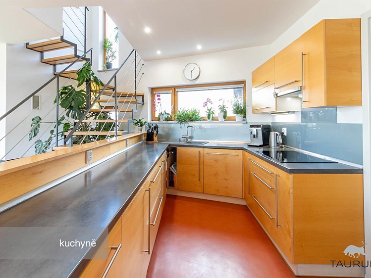 Prodej  rodinného domu 176 m², pozemek 1 271 m² - foto 5