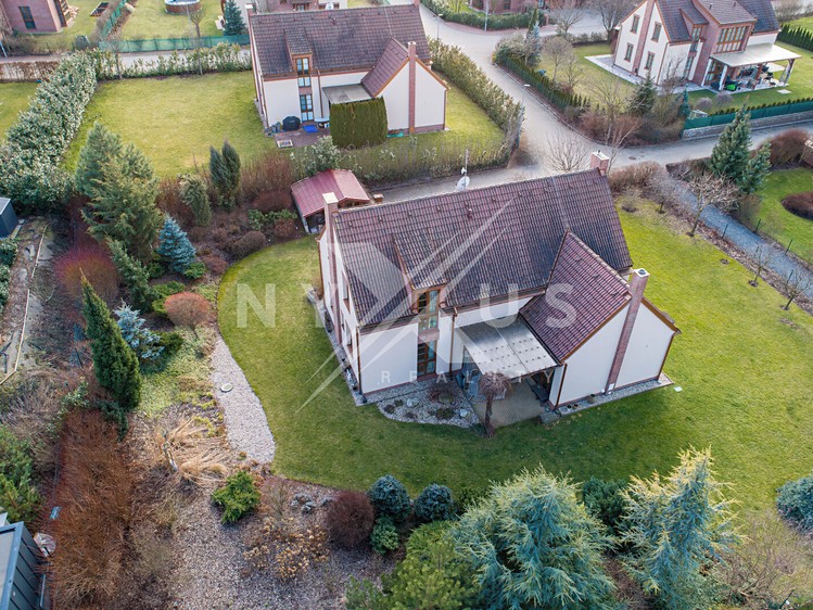 Prodej rodinného domu 250 m², pozemek 1 437 m² - foto 1