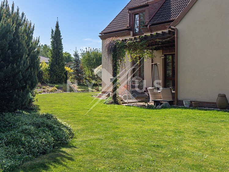 Prodej rodinného domu 250 m², pozemek 1 437 m² - foto 8